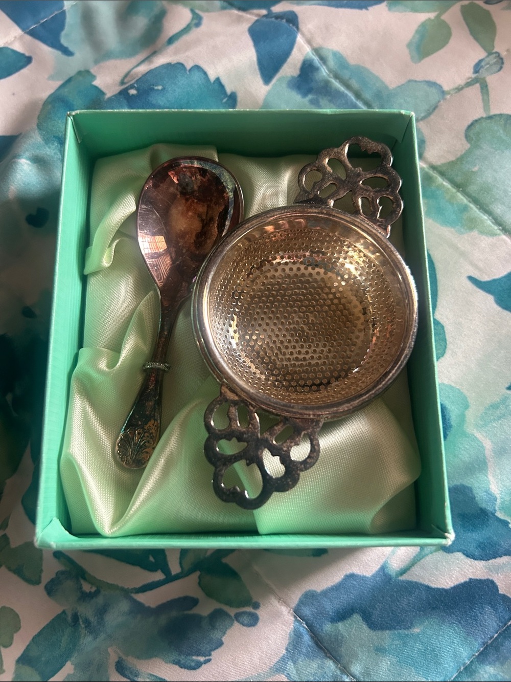 Ornate Silver-Tone Tea Strainer and Spoon Set - Silver
